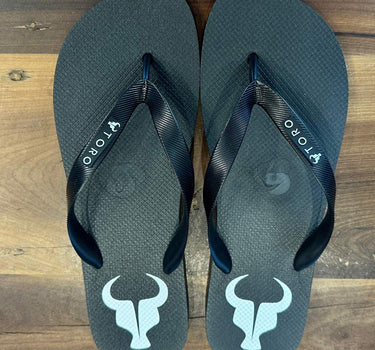 Chinelo Toro Logo preto